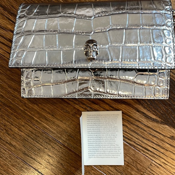 Alexander McQueen Silver Croc Wallet on a Chain - Picture 7 of 9